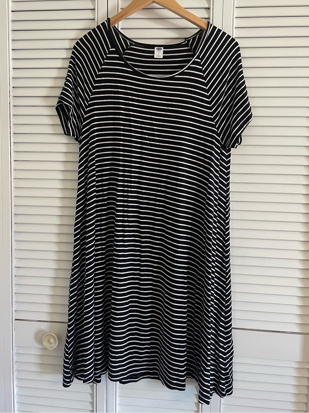 Old Navy Women’s Large Short Sleeve Black & White Striped Swing Dress, Scoopneck